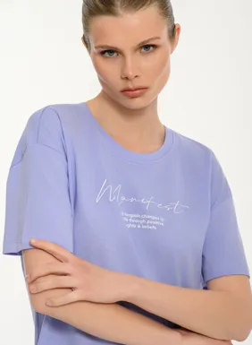 Women's short-sleeved crop top with manifest print
