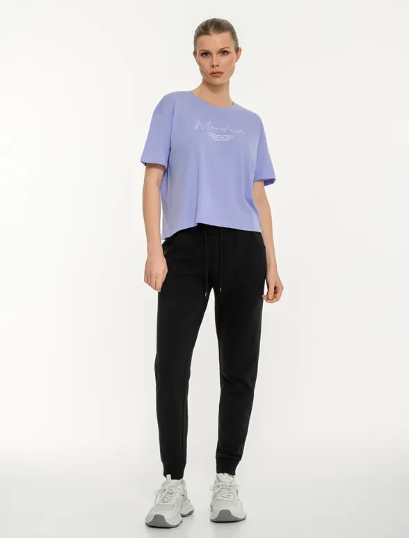 Γυναικείο κοντομάνικο crop top με τύπωμα manifest-mainImage-3