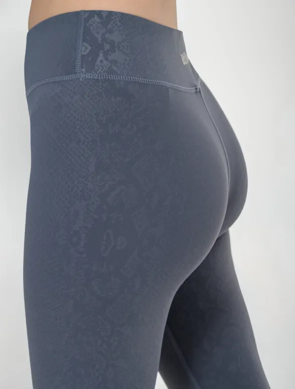 Γυναικείο αθλητικό κολάν με snake print-mainImage-5