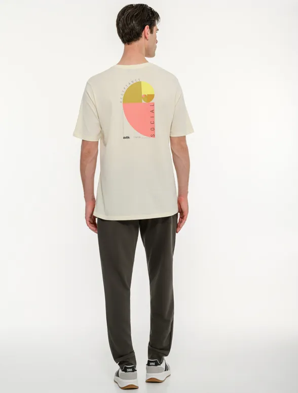 Ανδρικό κοντομάνικο t-shirt με τύπωμα στην πλάτη-mainImage-1