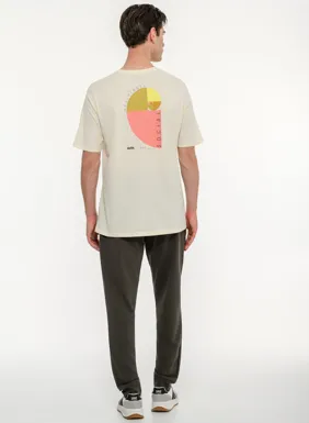 Ανδρικό κοντομάνικο t-shirt με τύπωμα στην πλάτη