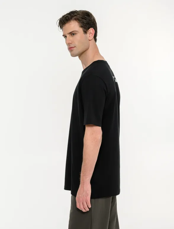 Ανδρικό κοντομάνικο t-shirt με τύπωμα στην πλάτη-mainImage-2