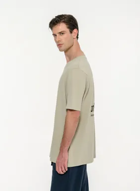 Ανδρικό κοντομάνικο t-shirt με τύπωμα στην πλάτη