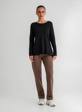 Women s long-sleeved blouse with asymmetric hem